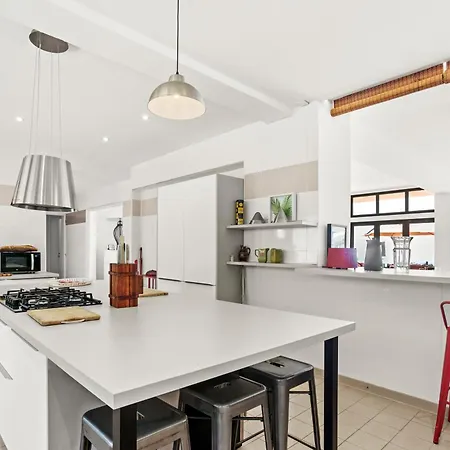 Villa Grande 750 M2 Des Chenes *