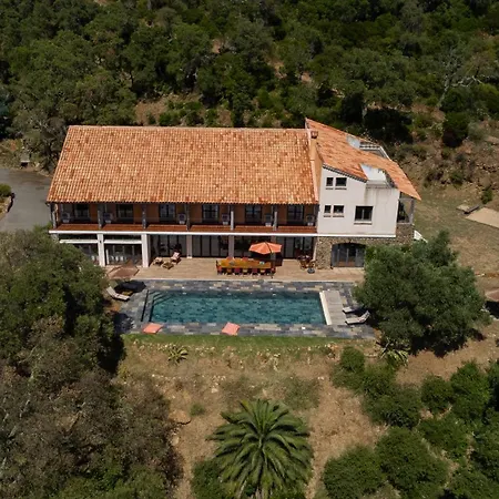 Villa Grande 750 M2 Des Chenes