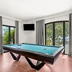Grande 750 M2 Des Chênes Villa *