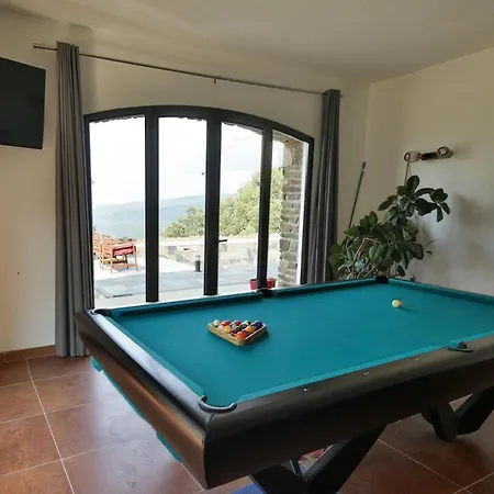 Villa Grande 750 M2 Des Chenes