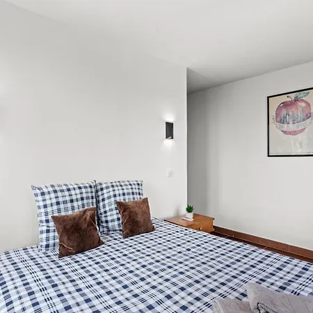 Villa Grande 750 M2 Des Chenes