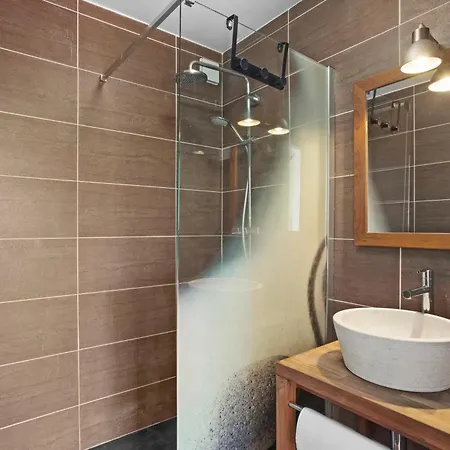 Villa Grande 750 M2 Des Chenes