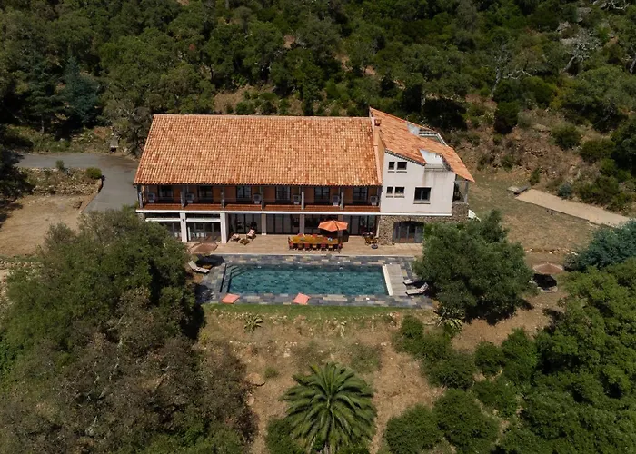 Villa Grande 750 M2 Des Chenes