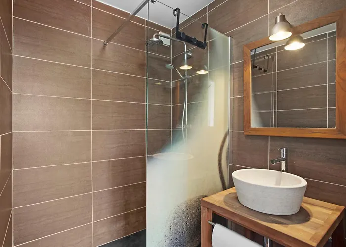 Villa Grande 750 M2 Des Chenes